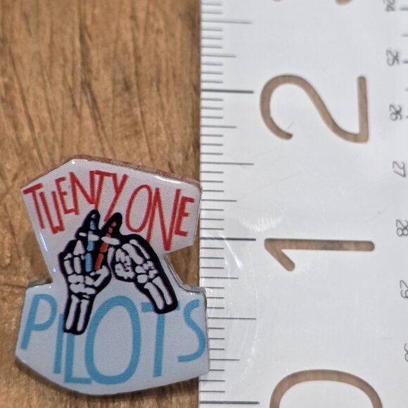 NEW Twenty One Pilots Pin Twenty One Pilots Badge for Jacket Bookbag Lanyard etc - Picture 3 of 3
